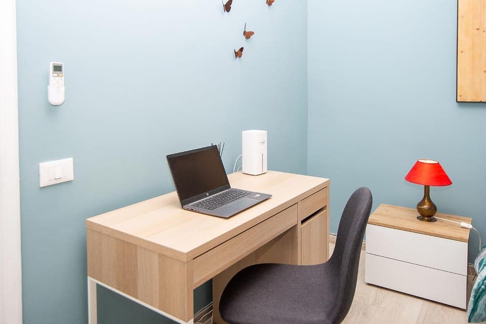 Seating area, internet