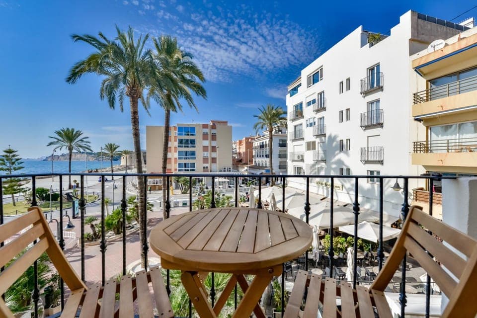 View (from property/room), Balcony/Terrace, City view, Sea view