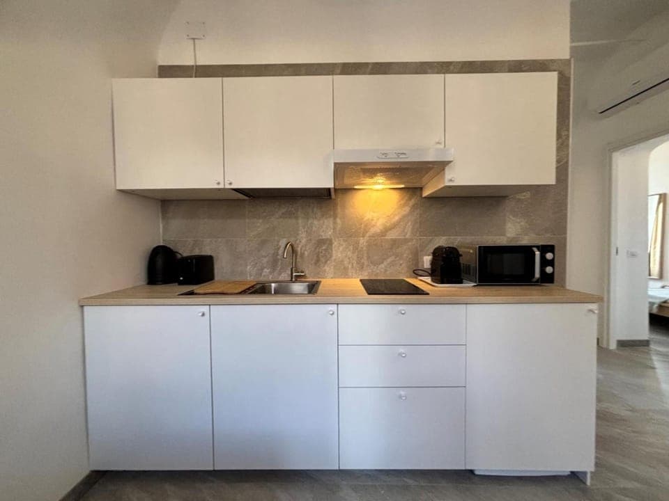 Coffee/tea facilities, Kitchen or kitchenette, microwave, toaster, kitchen