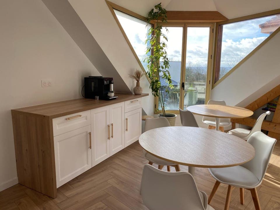 Coffee/tea facilities, Dining area