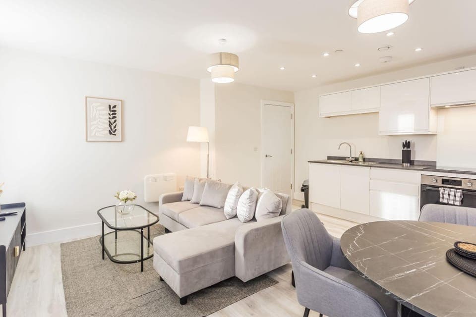 Kitchen or kitchenette, Living room, Seating area, Dining area, stove