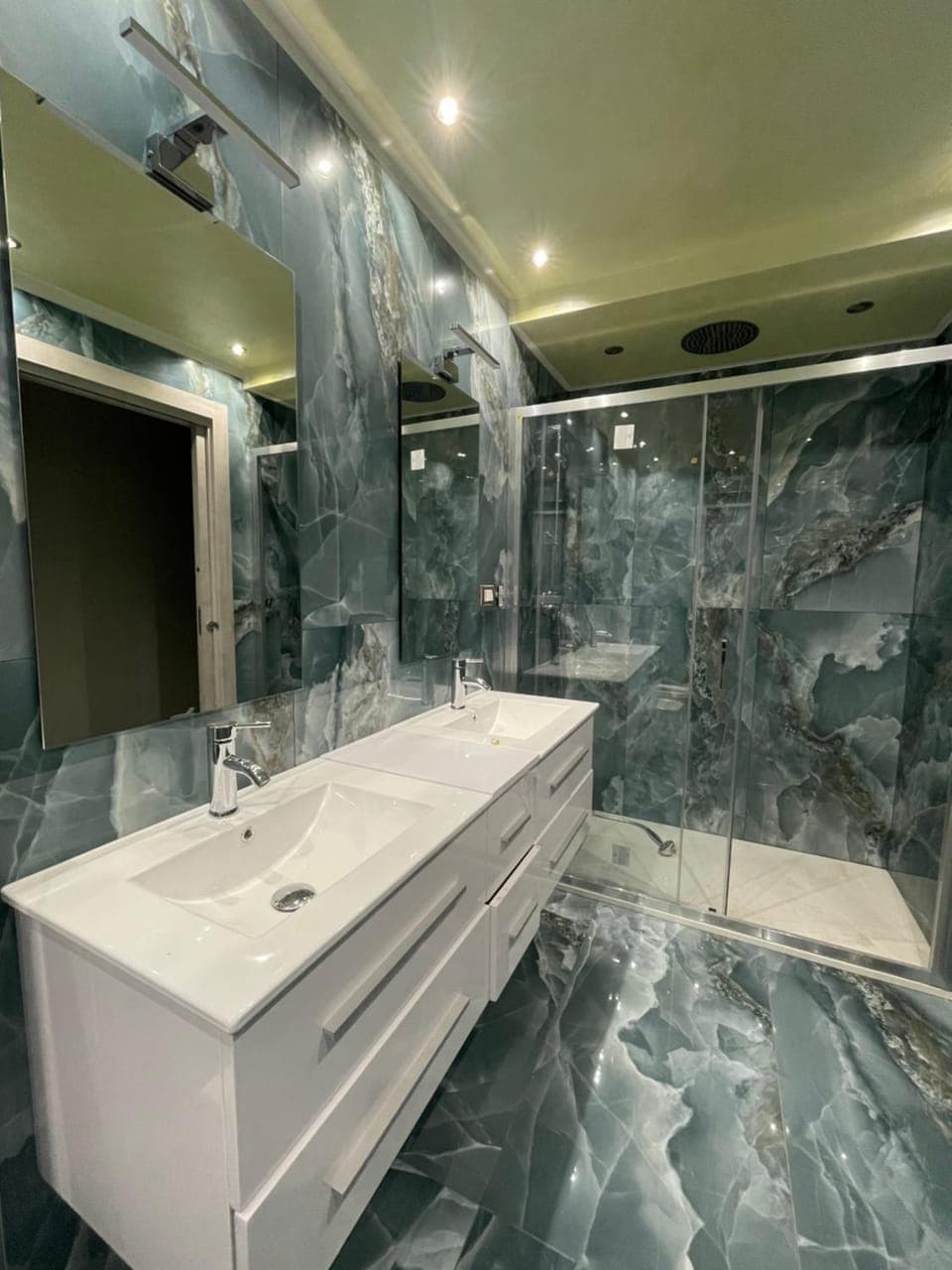 Shower, Bathroom, towels