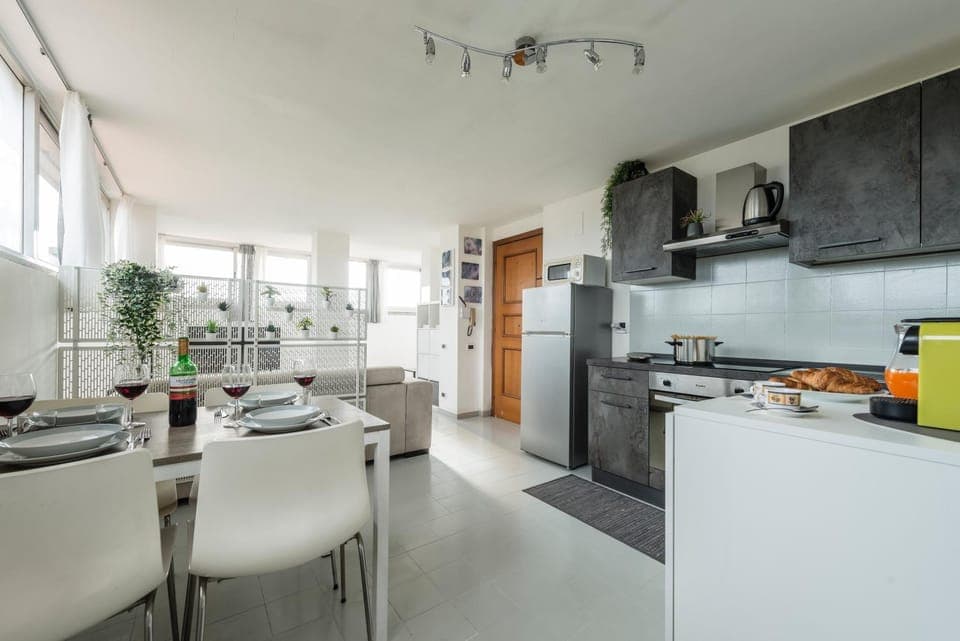 Kitchen or kitchenette, Dining area, dishwasher, oven, stove