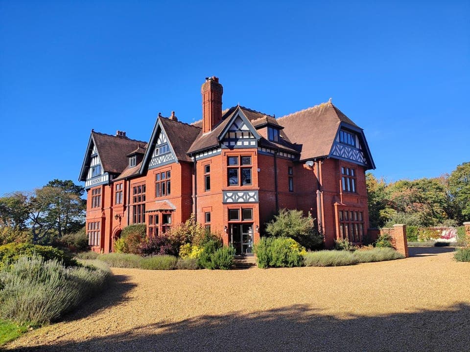 Property building, Facade/entrance, Day, Garden