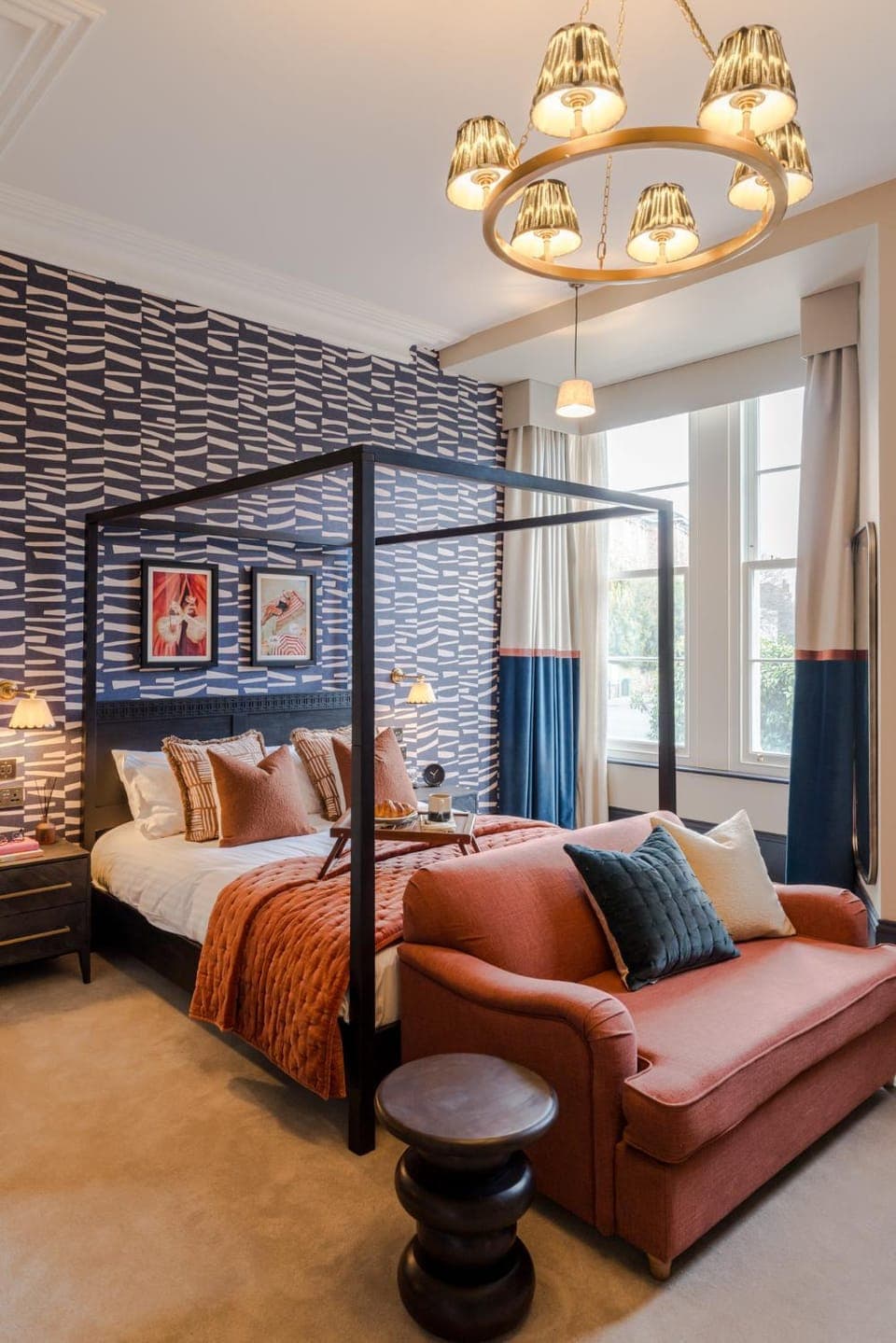 Bed, Photo of the whole room, Seating area, Bedroom