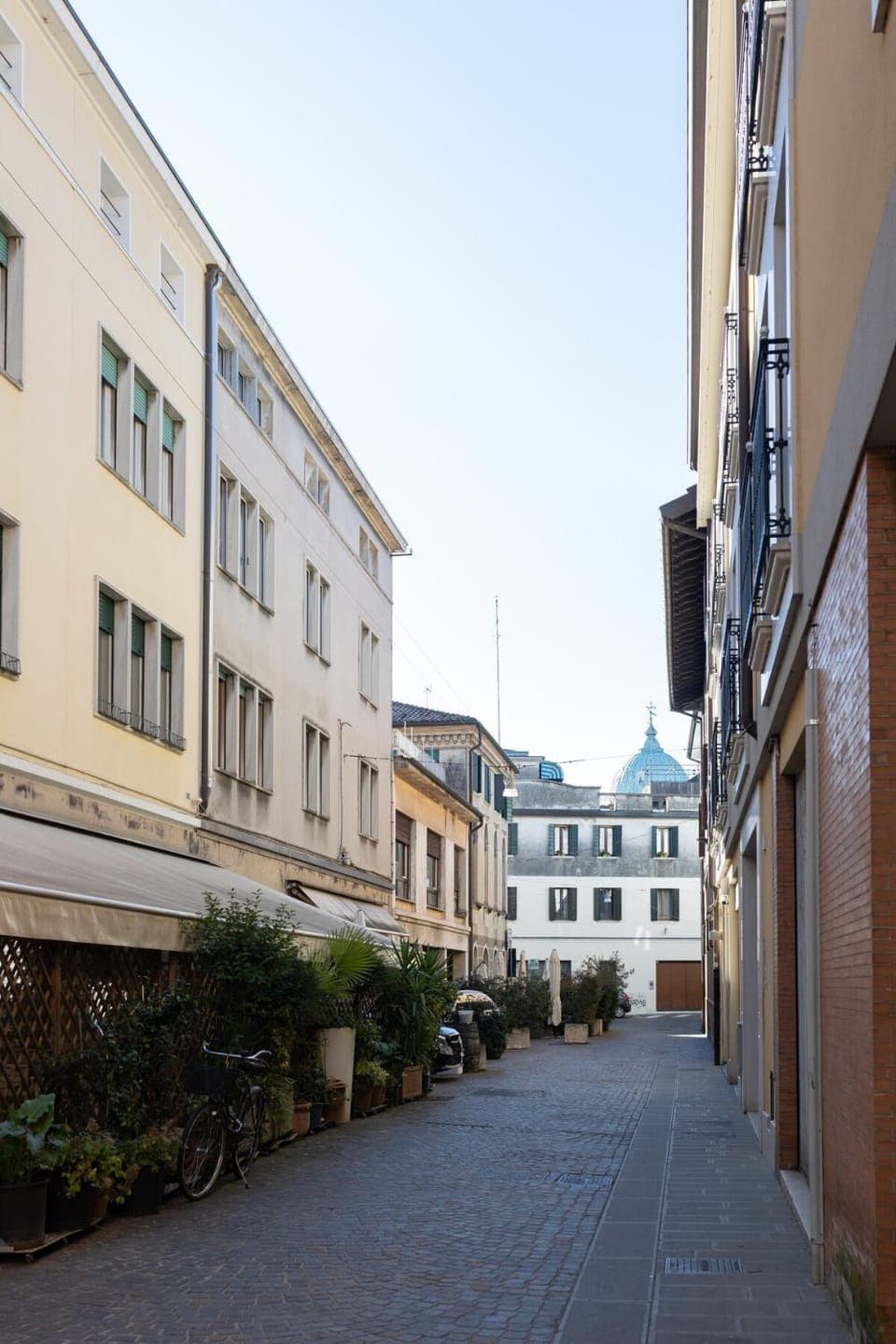 Property building, Day, Neighbourhood, City view, Street view, Location