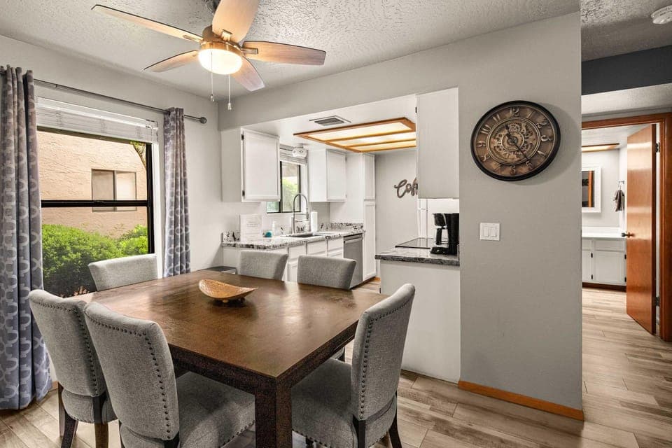 Charming Sedona Stay with Community Spa & Pool House in Village of Oak Creek