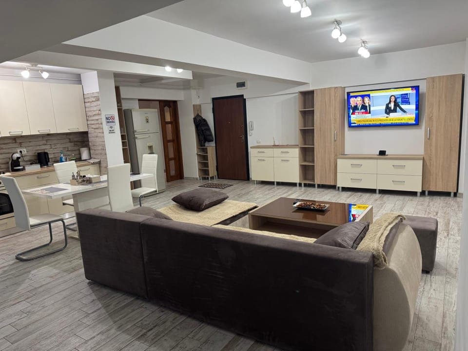 TV and multimedia, Kitchen or kitchenette, Living room, Seating area, Evening entertainment