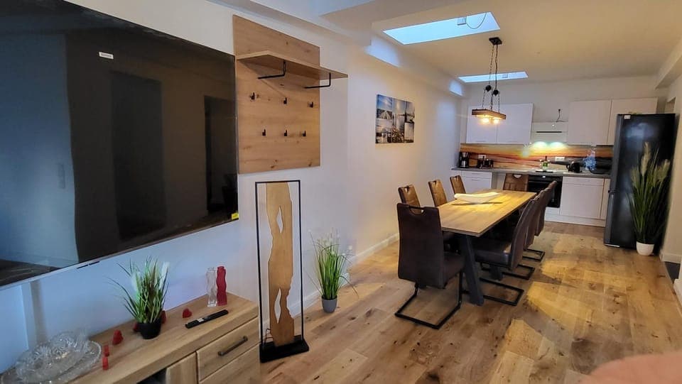 Seating area, Dining area