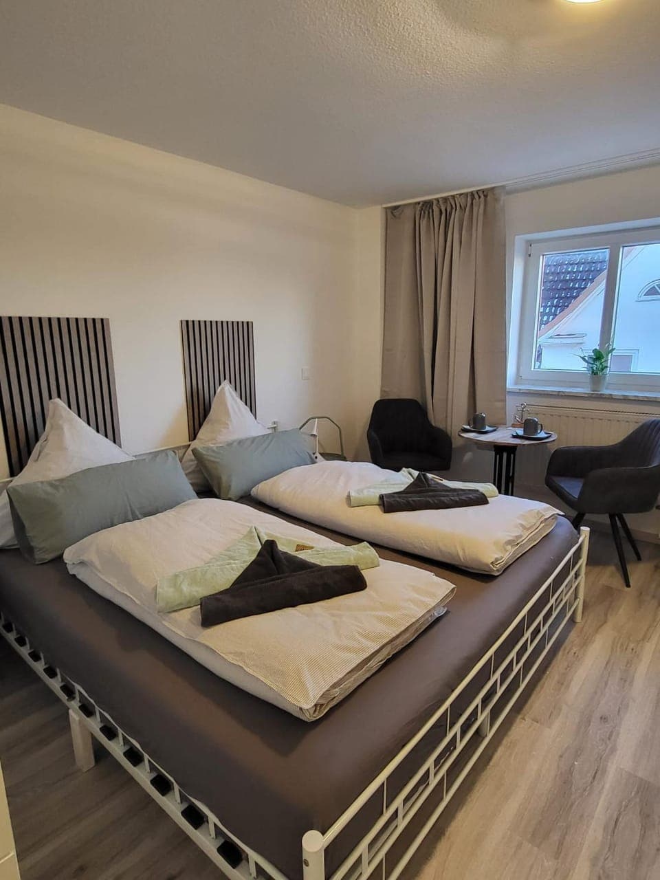 Bed, Seating area, Bedroom