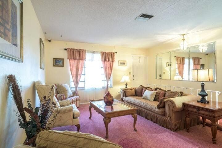 Living room, Seating area