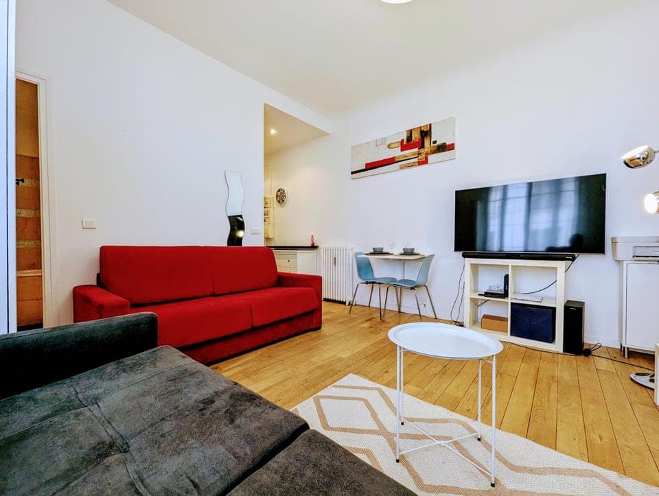 TV and multimedia, Decorative detail, Seating area, Dining area