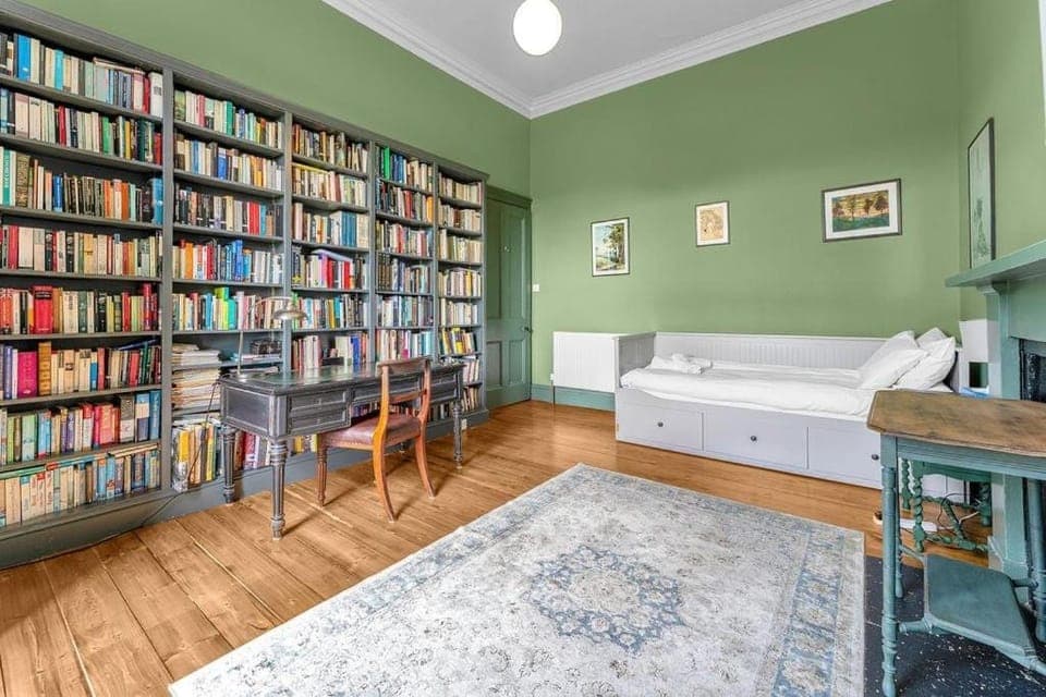 Library, Photo of the whole room, Bedroom