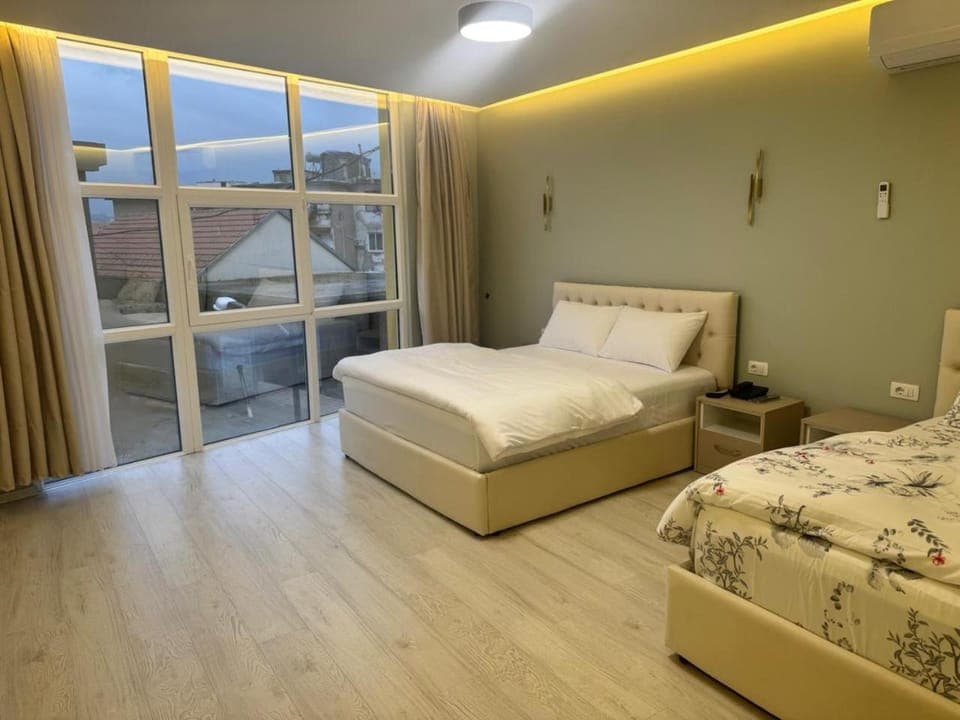 Bed, Photo of the whole room, Seating area, Bedroom