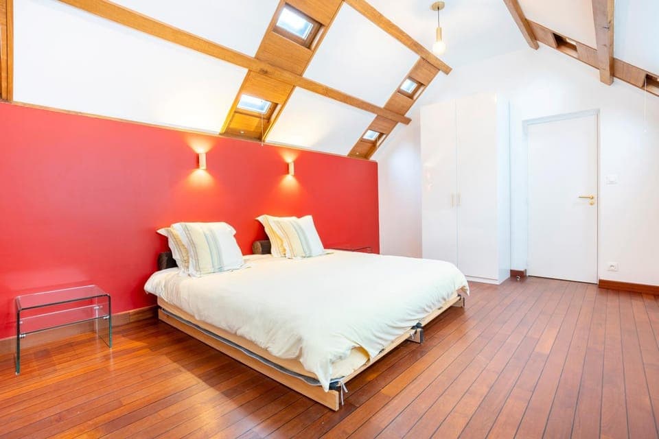 Property building, Living room, Bedroom