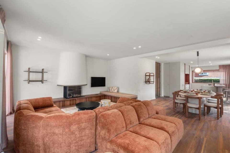 Seating area, Dining area