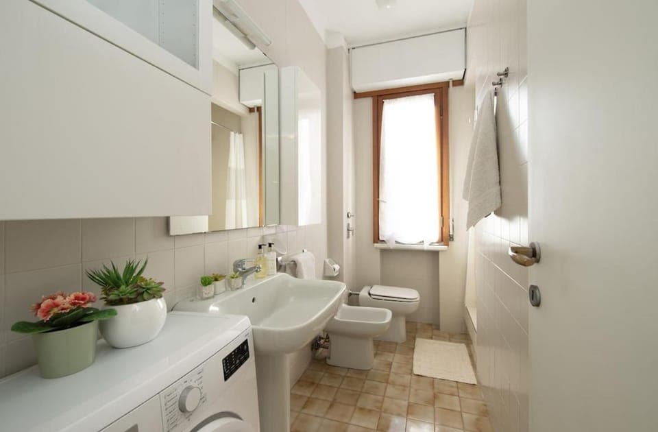 Toilet, Bathroom, bidet, towels