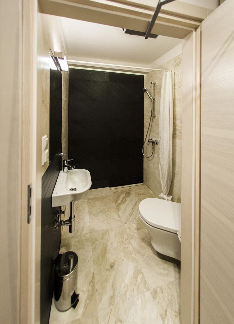 Bathroom, Photo of the whole room