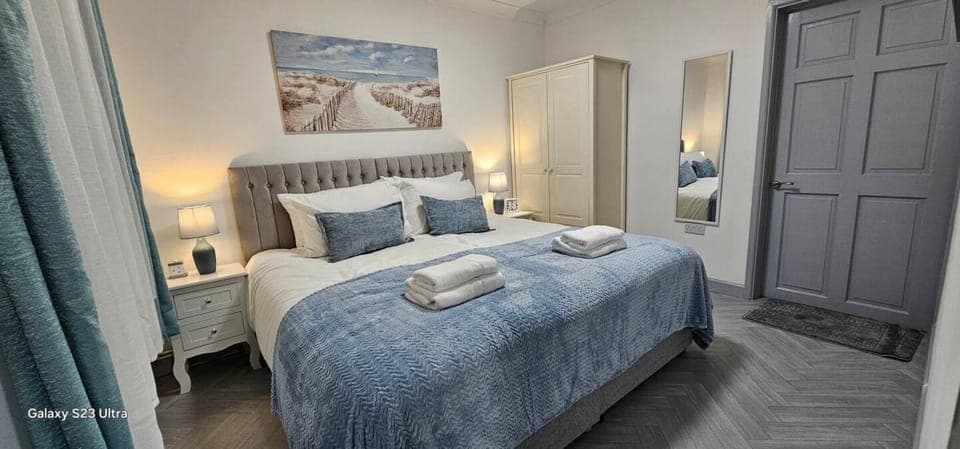 Bed, Photo of the whole room, Bedroom, towels, wardrobe