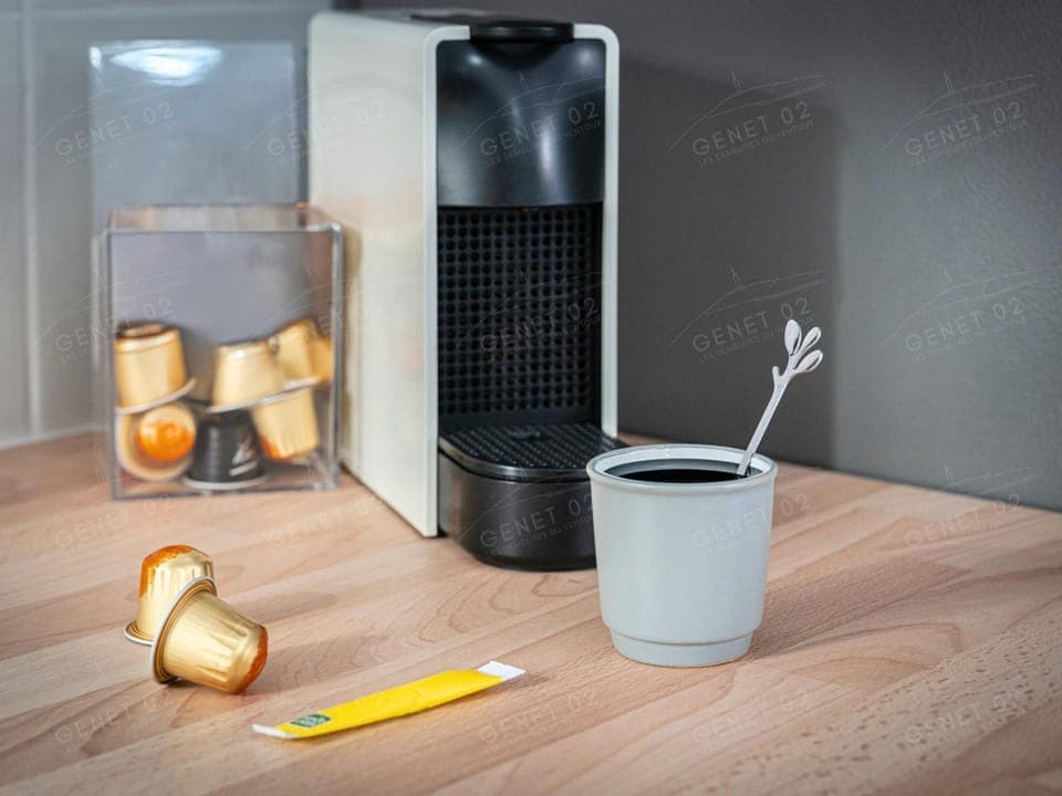 Coffee/tea facilities, kitchen