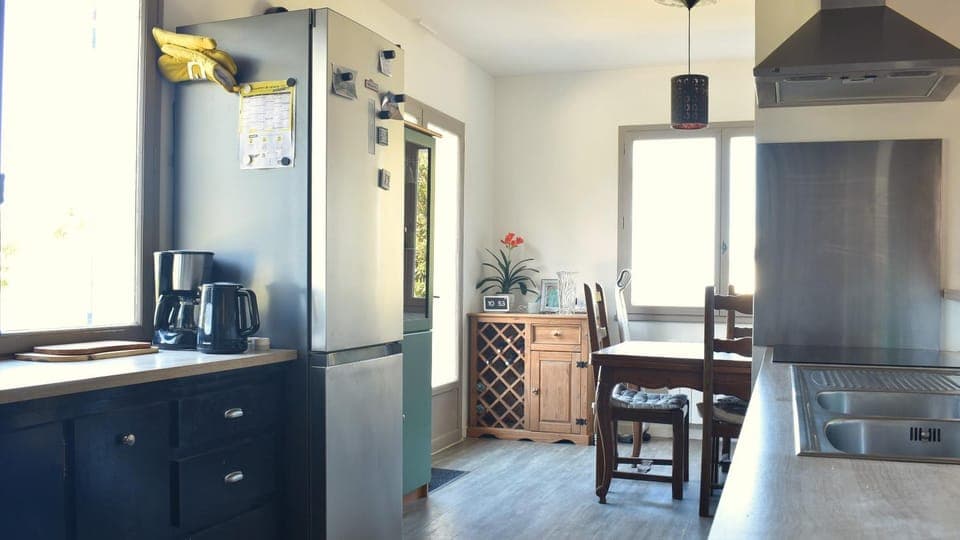 Coffee/tea facilities, stove, kitchen