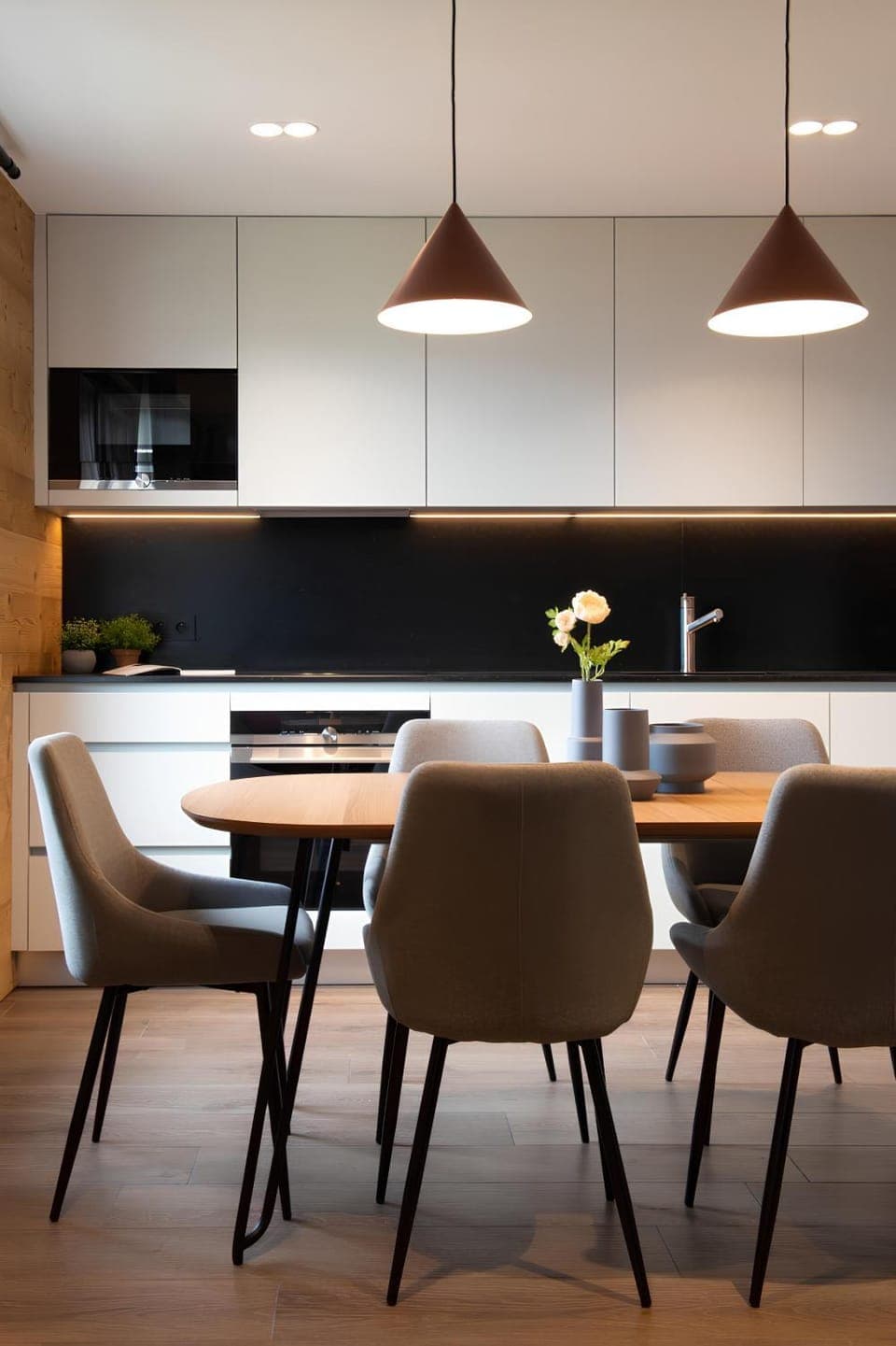 Dining area, kitchen