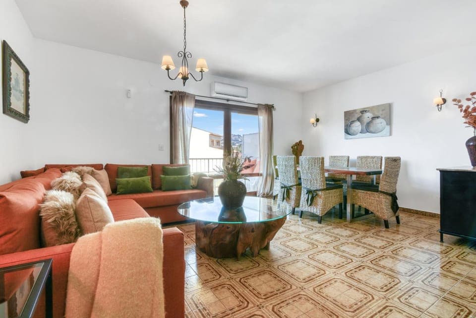 Living room, Seating area, Dining area, air conditioner