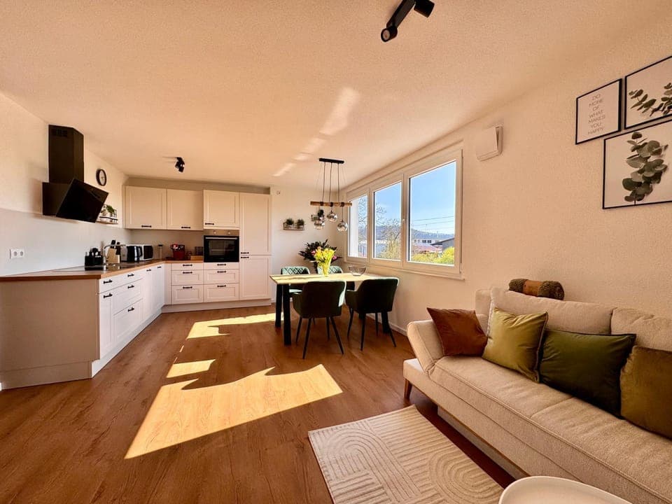 Dining area, kitchen