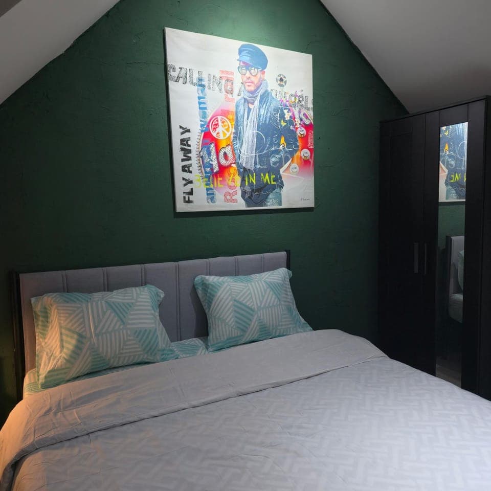 Bed, Decorative detail, Bedroom