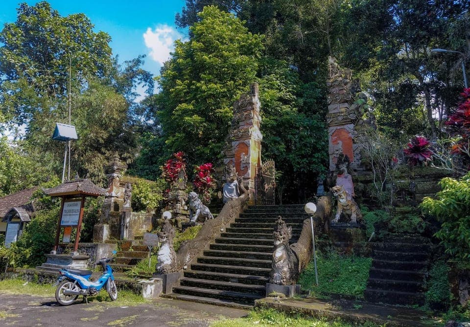 Nearby landmark, Natural landscape