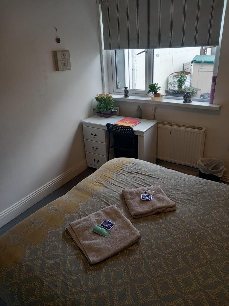 Bed, Seating area, Bedroom, towels