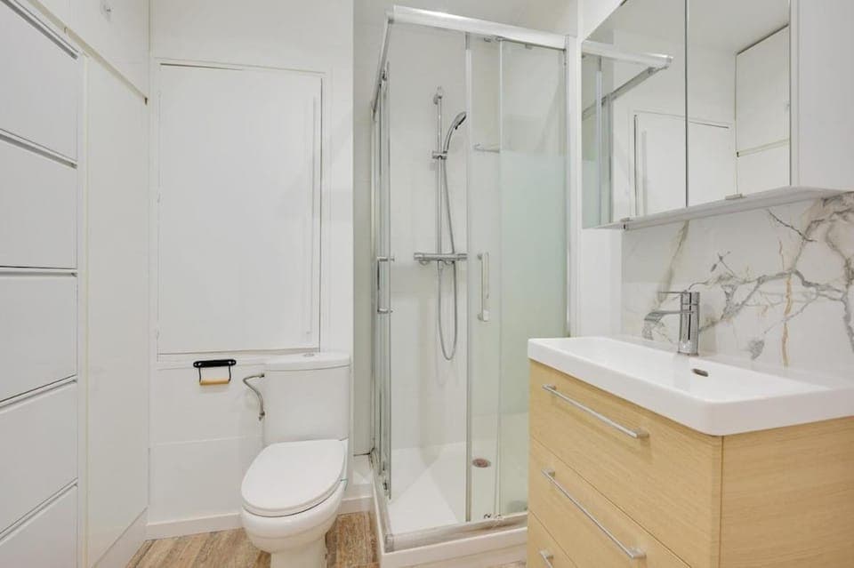 Shower, Toilet, Bathroom