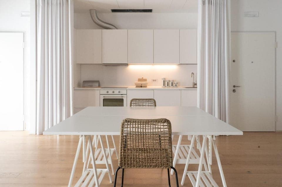 Kitchen or kitchenette, Dining area, stove