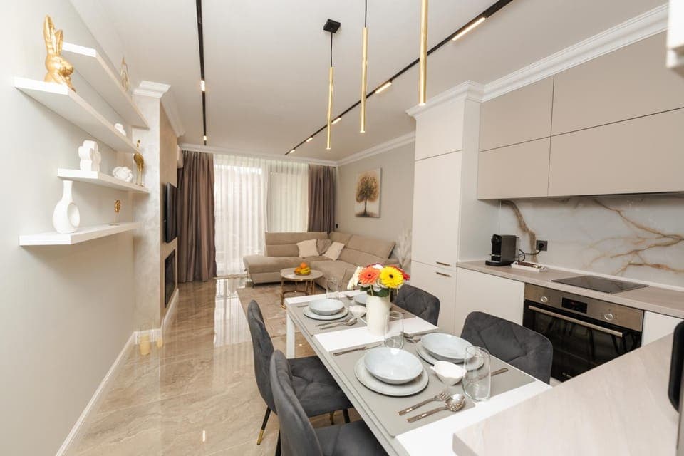 Kitchen or kitchenette, Living room, Food and drinks, Seating area, Dining area, Food, dishwasher, oven, toaster
