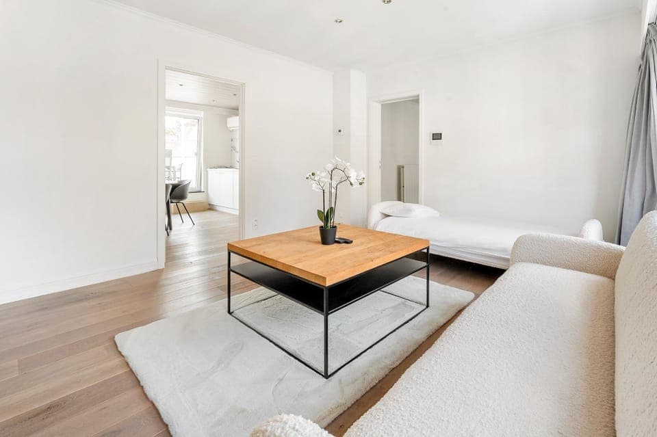 Living room, Photo of the whole room, Seating area, Dining area