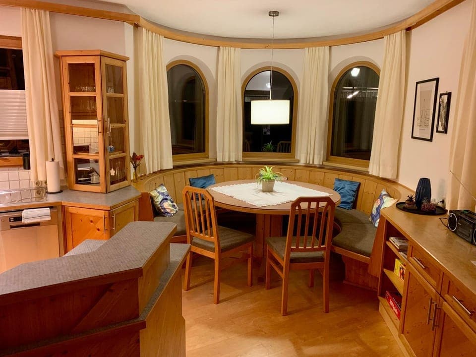 Coffee/tea facilities, Seating area, Dining area