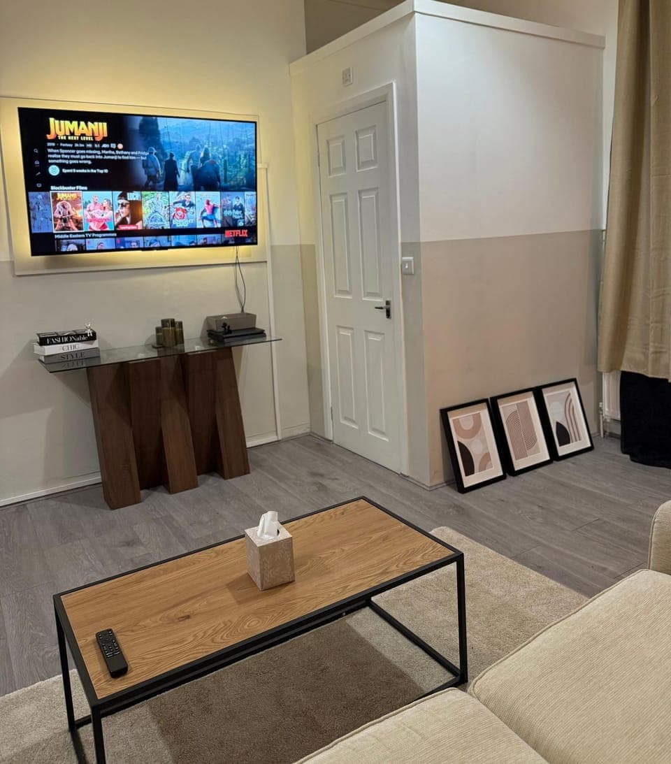 TV and multimedia, Living room, Seating area