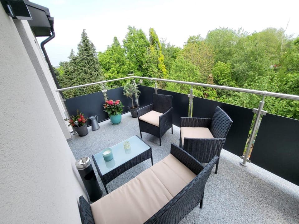 Spring, Garden, View (from property/room), Balcony/Terrace, Seating area, Dining area, Garden view