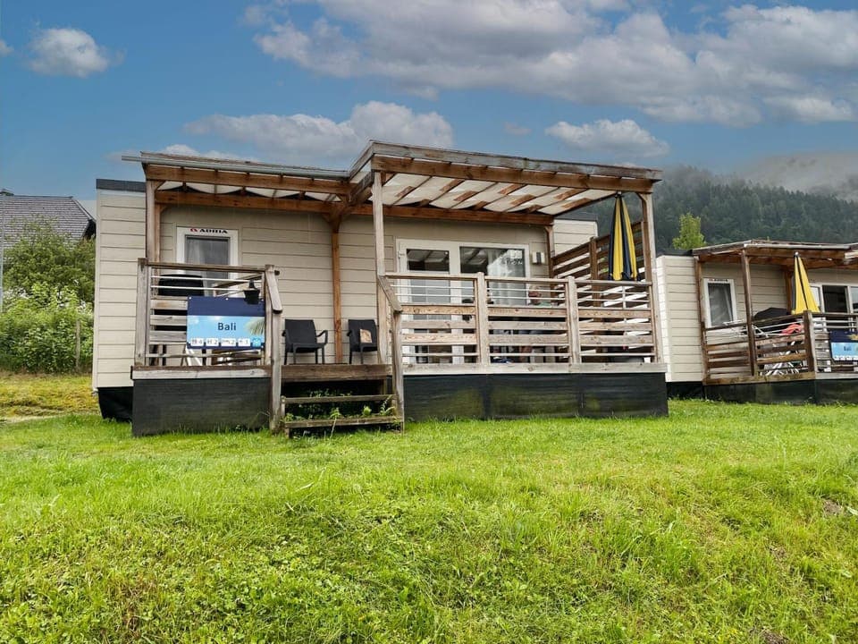 Property building, Day, Natural landscape, Summer, Dining area, Lake view, Mountain view, Time of day