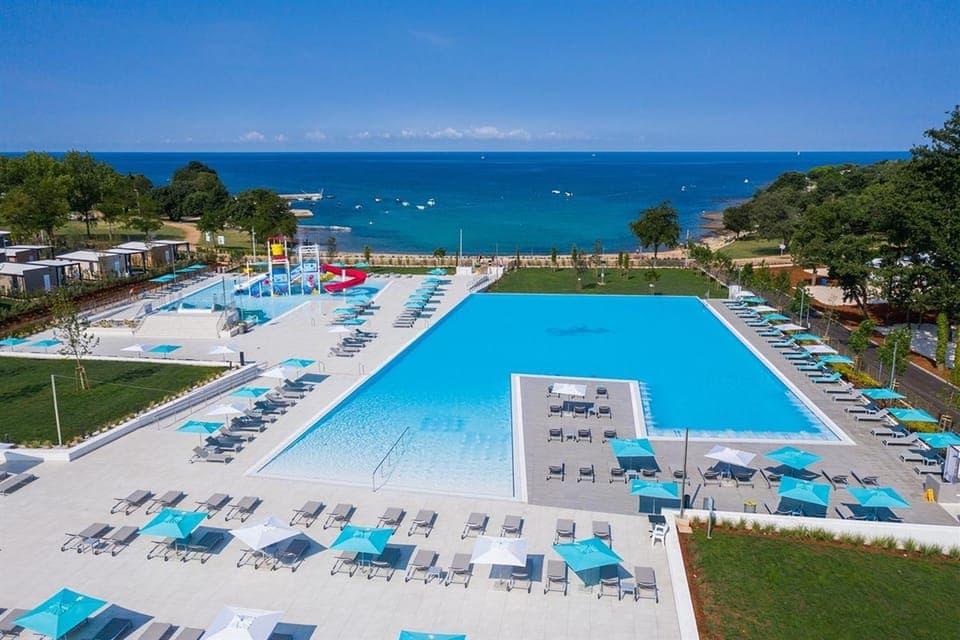 Beach, Pool view, Sea view, Swimming pool, sunbed