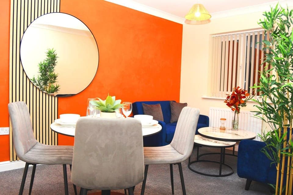 Living room, Seating area, Dining area