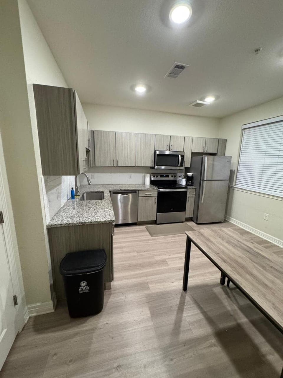 Kitchen or kitchenette, Dining area, oven