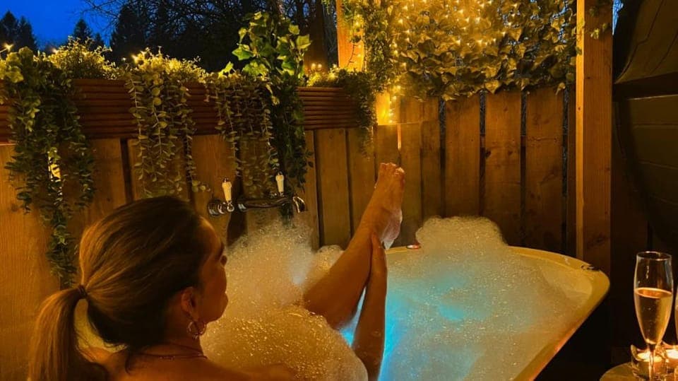 Night, People, Hot Tub