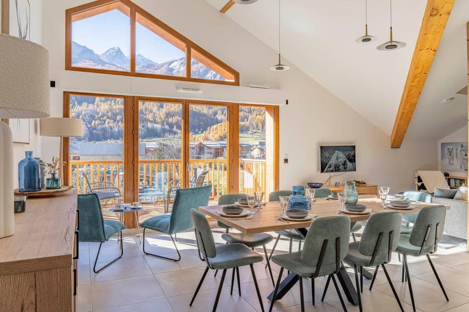 Living room, Dining area