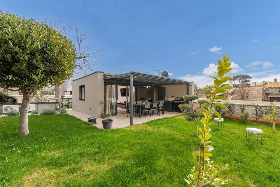 Property building, Garden