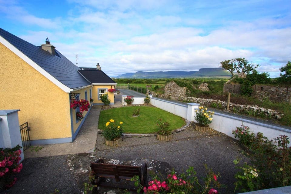 Nearby landmark, Natural landscape, Garden