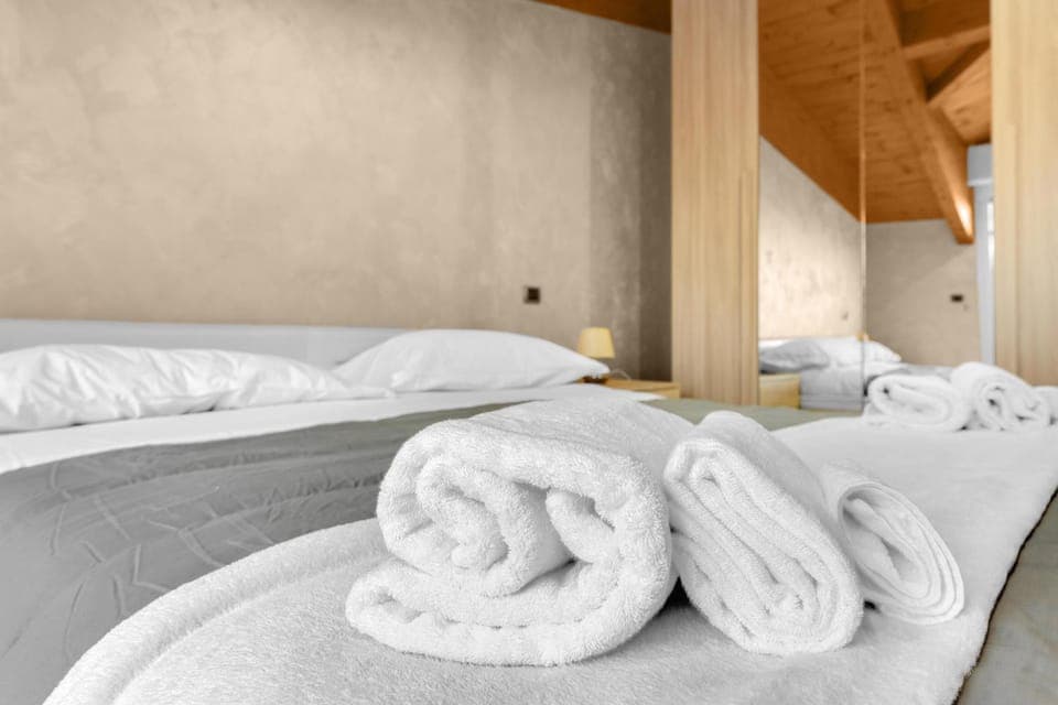 Bed, Photo of the whole room, Bedroom, towels