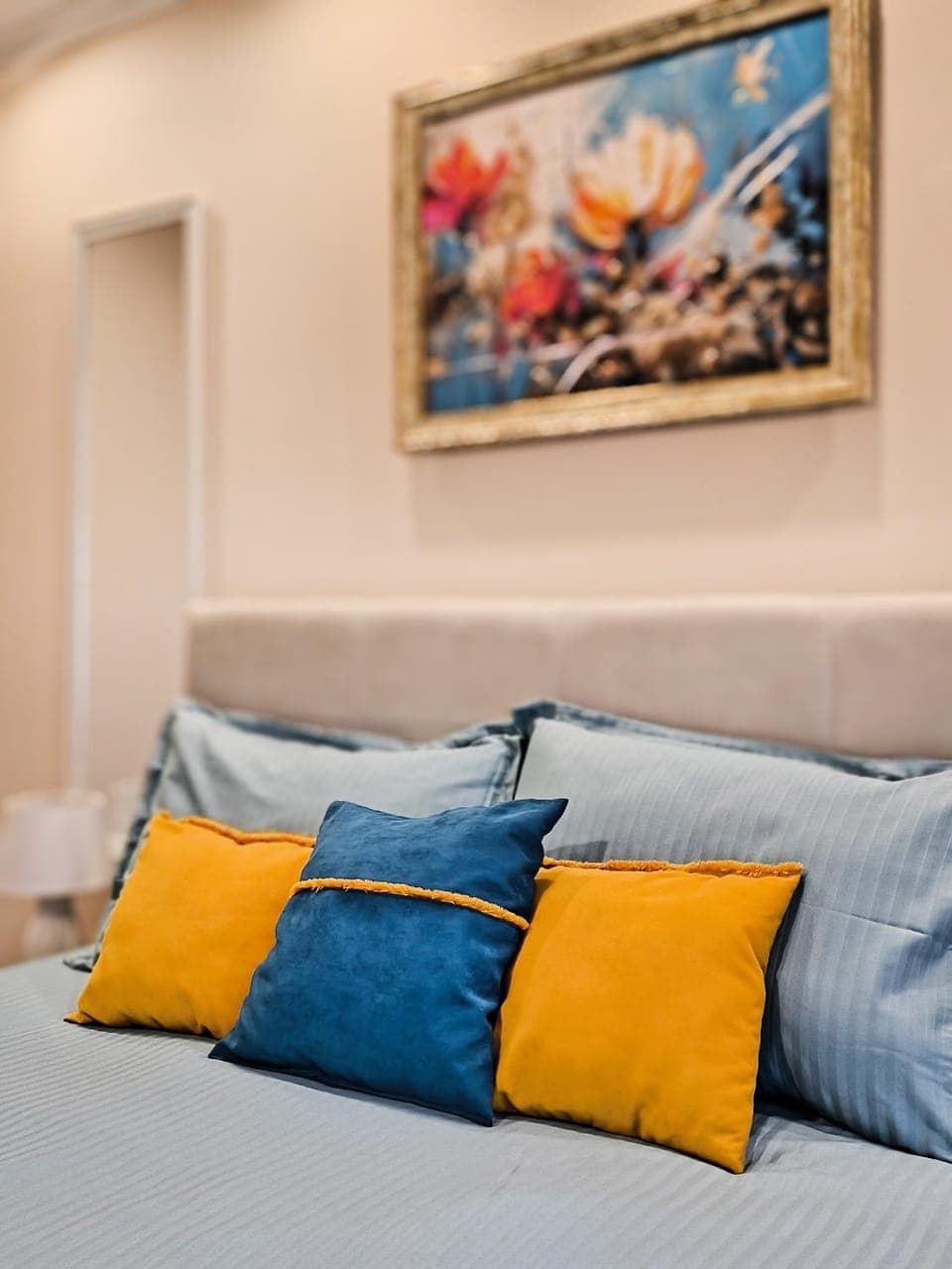 Bed, Photo of the whole room, Decorative detail, Bedroom