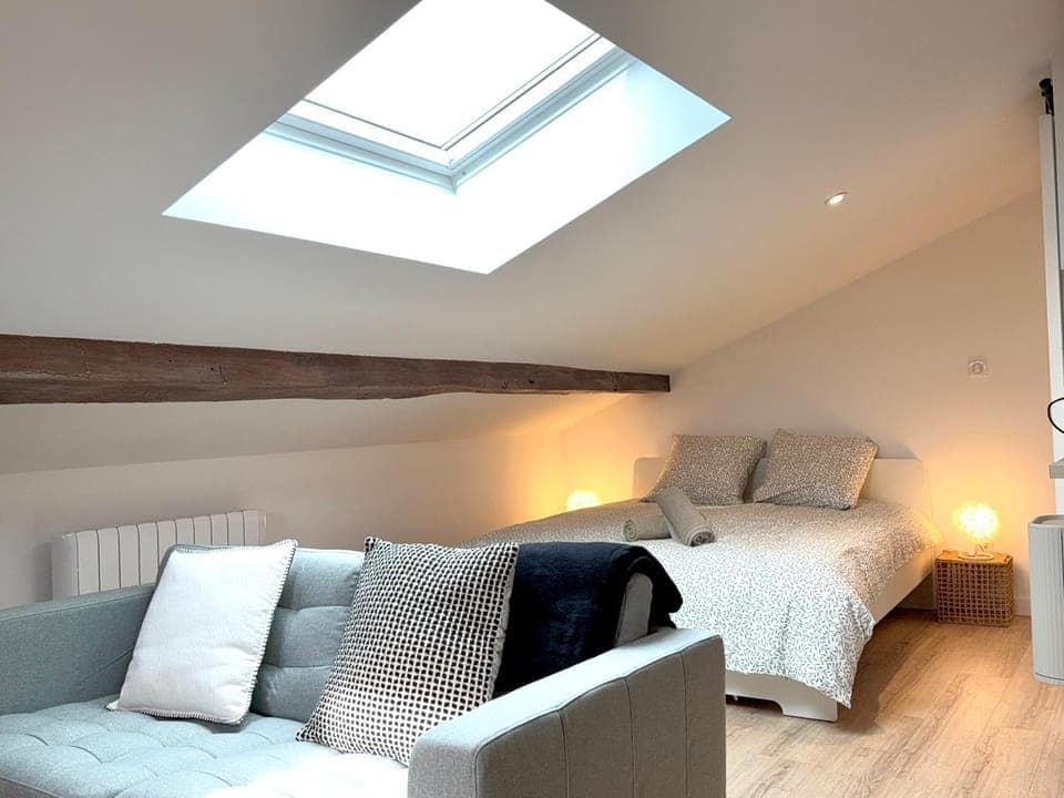 Bed, Living room, Photo of the whole room, Seating area, heating, internet