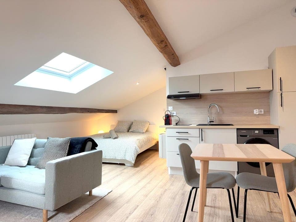 Bed, View (from property/room), Kitchen or kitchenette, Living room, Seating area, Dining area, stove